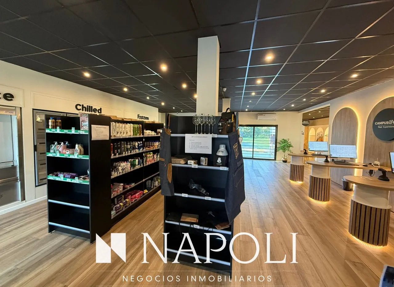 Local Comercial en Montes de Oca 500