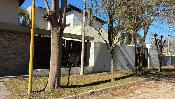 Casa en Edelmiro Ceballo 2100