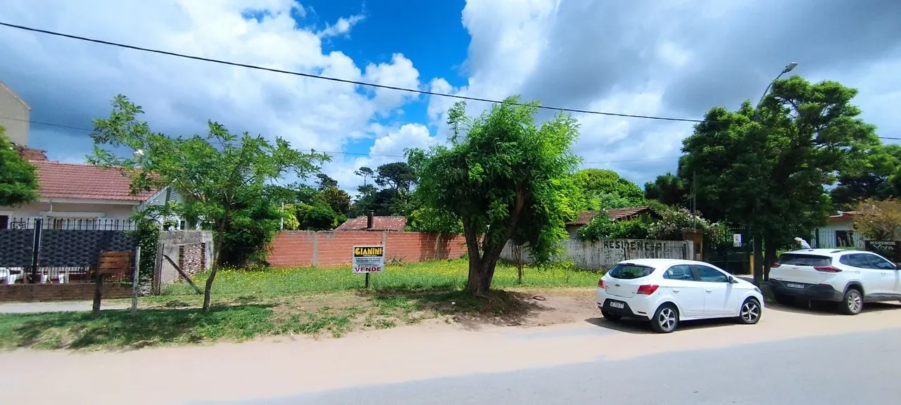 Lote en Av 5 500