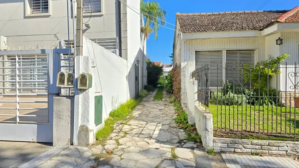 Casa en URIBURU 200