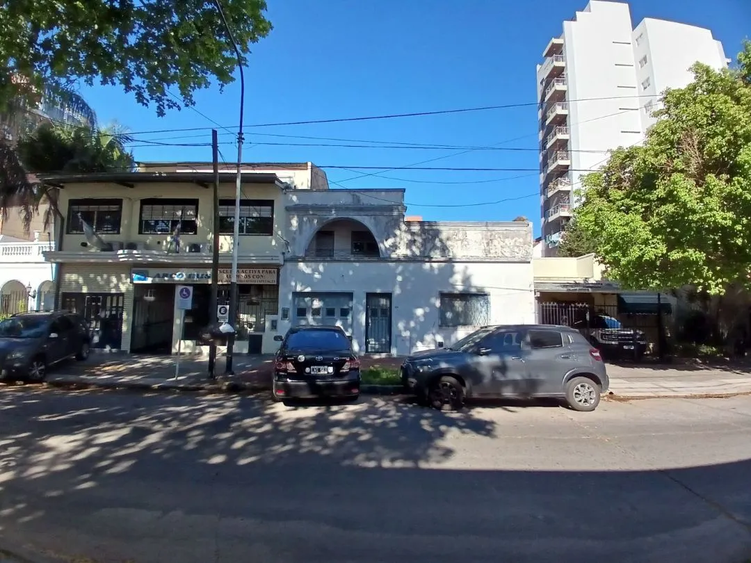 Casa en Caseros 2700