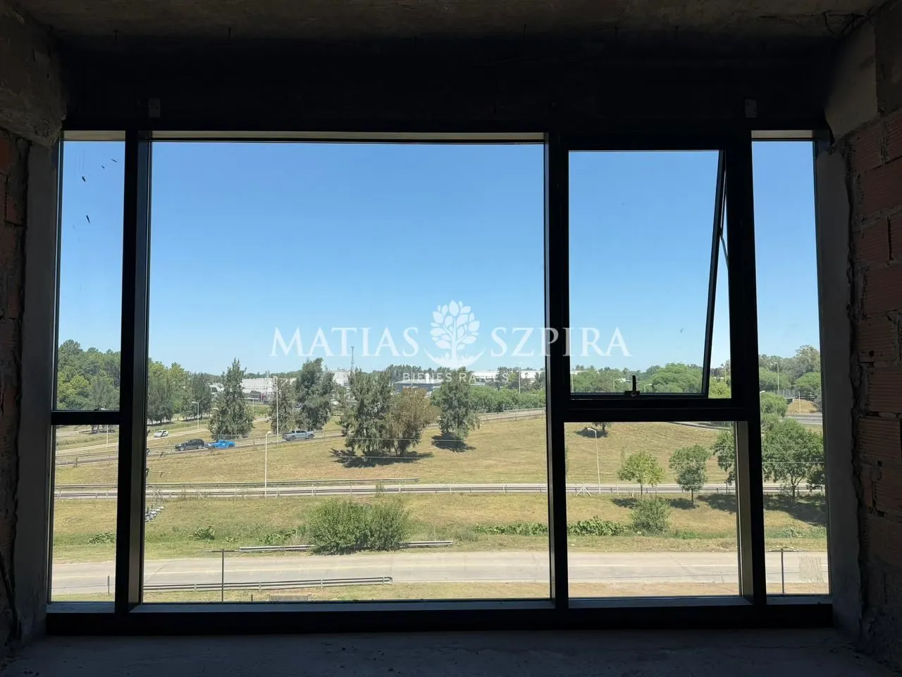 Oficina en COLECTORA NORTE
