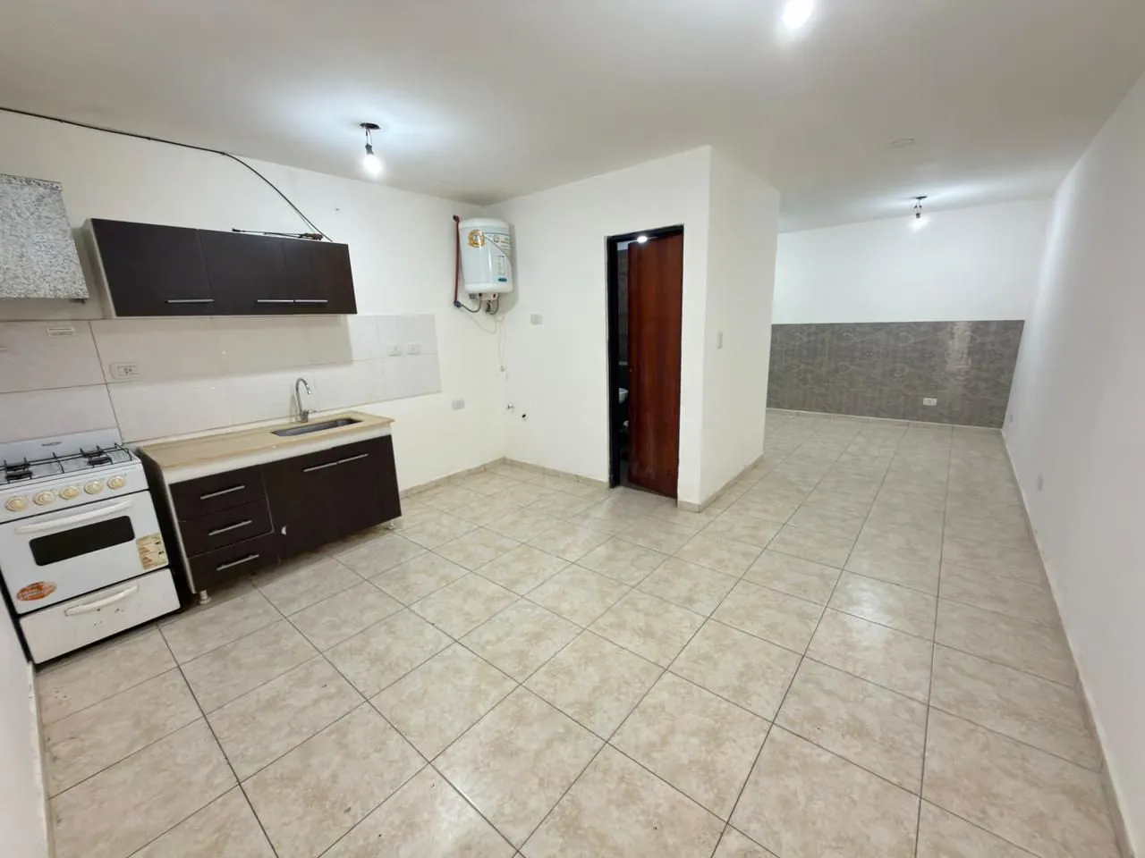 Departamento en Primera Junta 2400