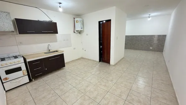 Departamento en Primera Junta 2400