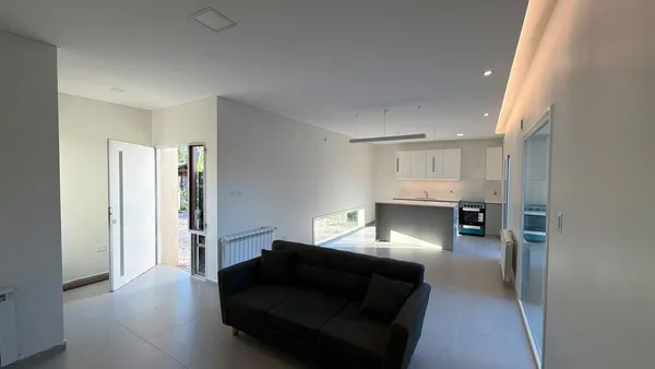 Casa en Roberto Brizuela 800