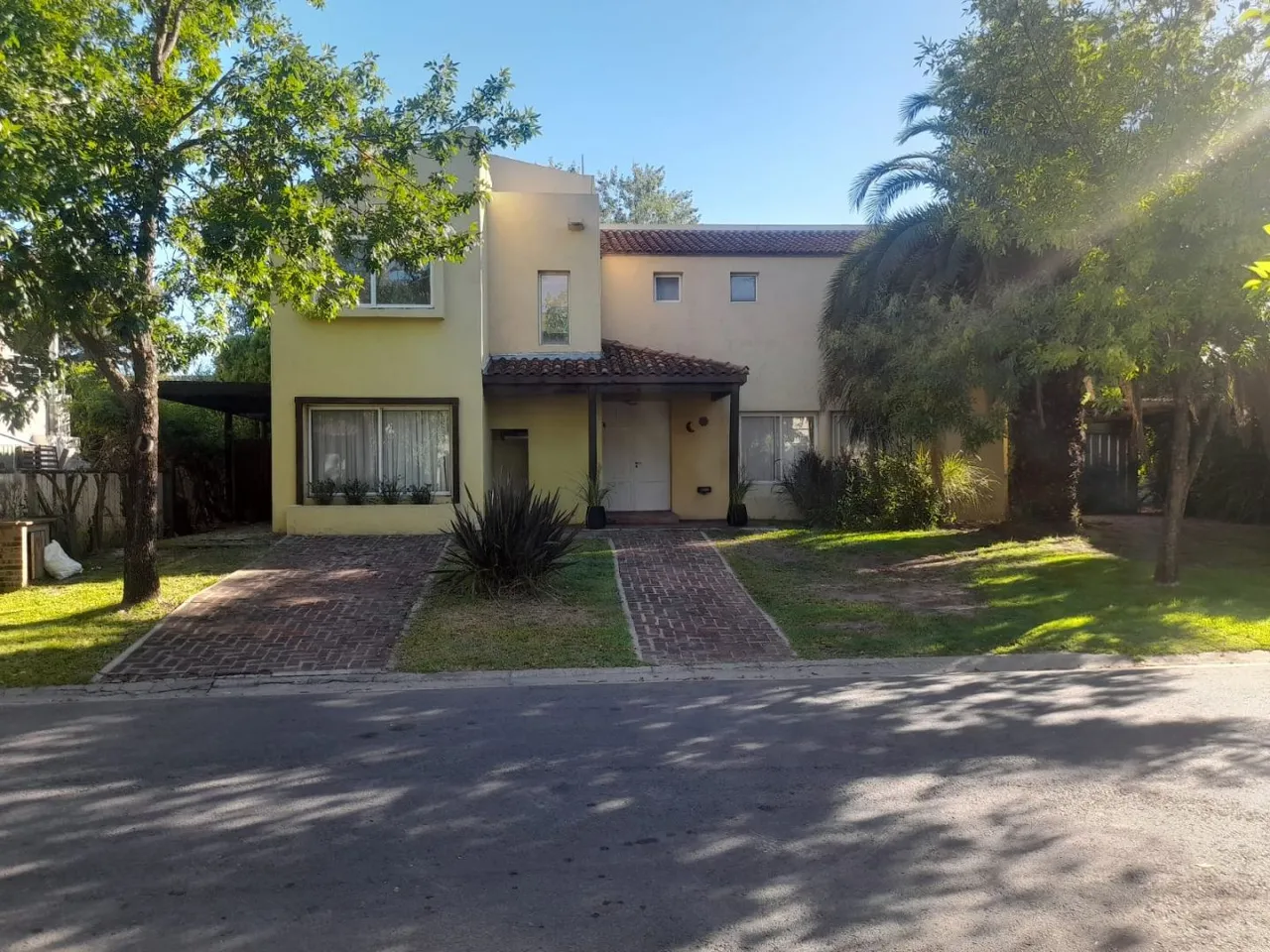 Casa en AV.ITALIA 5000
