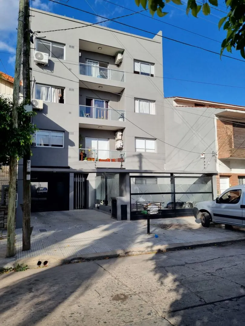 Departamento en VALENTIN CARDOSO 2100