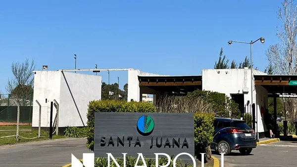 Lote en Juana de Arco 6700