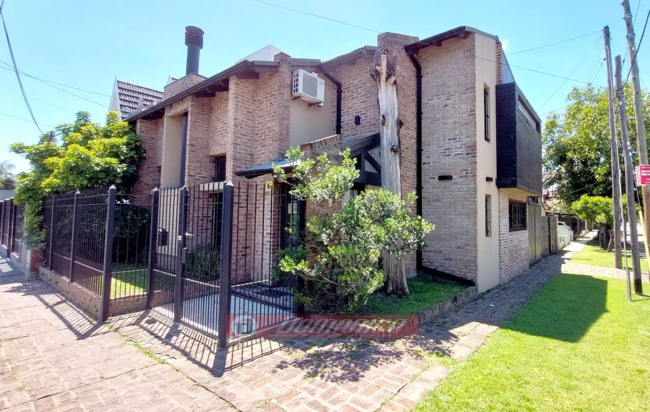 Casa en AV. SANTA ROSA 700