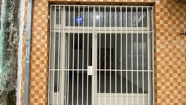 Local Comercial en Juan Manuel de R 8900