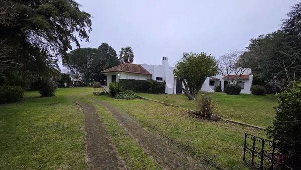 Casa en 32 - BARRIO GUMA