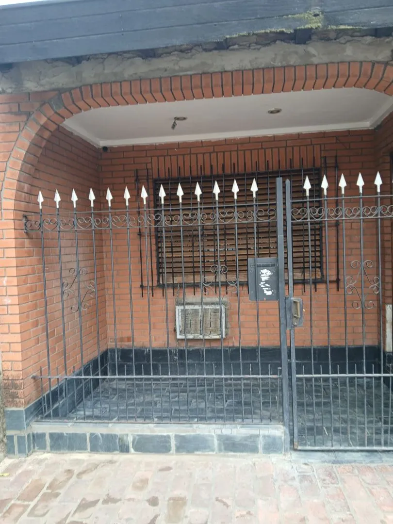 Casa en EVA PERON 3000
