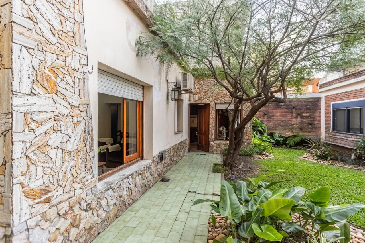 Casa en CERRITO 2400