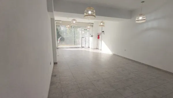 Local Comercial en Valentin Gomez 4700