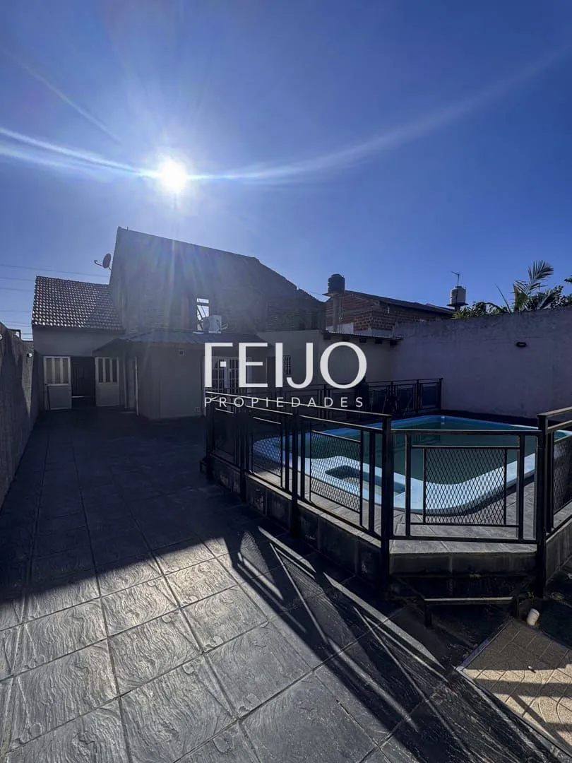 Casa en eduardo lonardi 1300