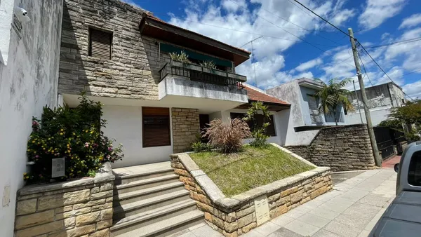 Casa en SARGENTO CABRAL 100