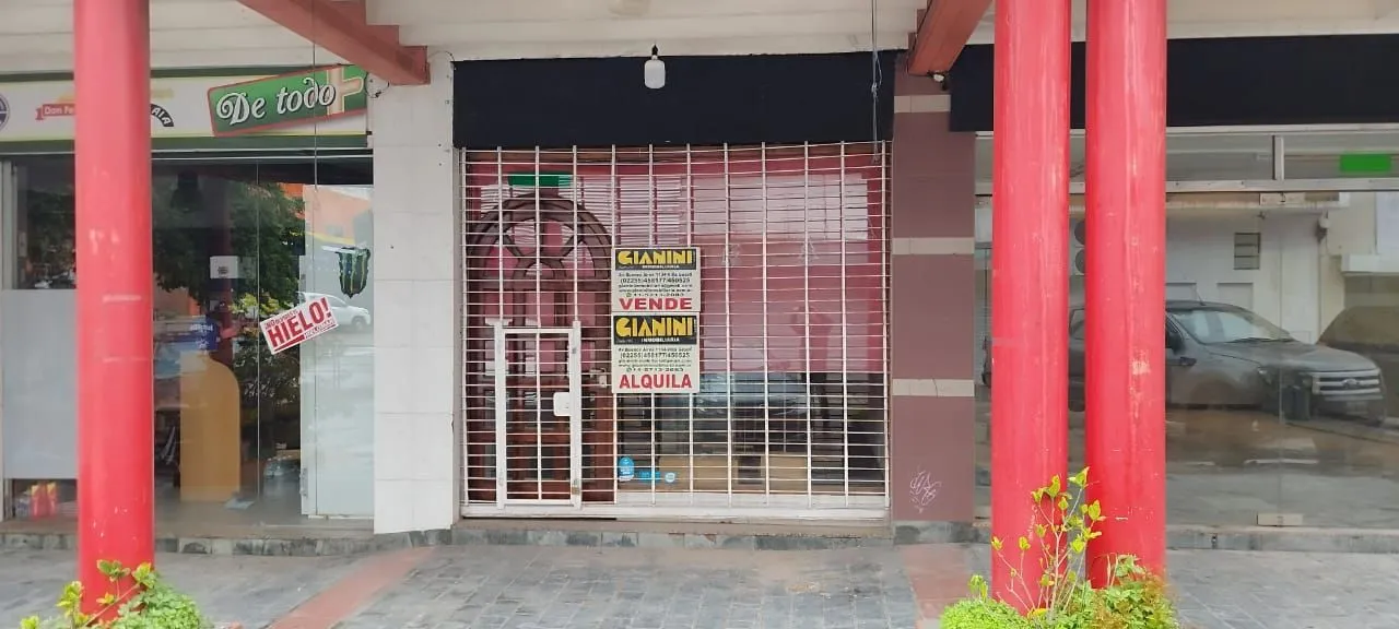 Local Comercial en Paseo 106 300
