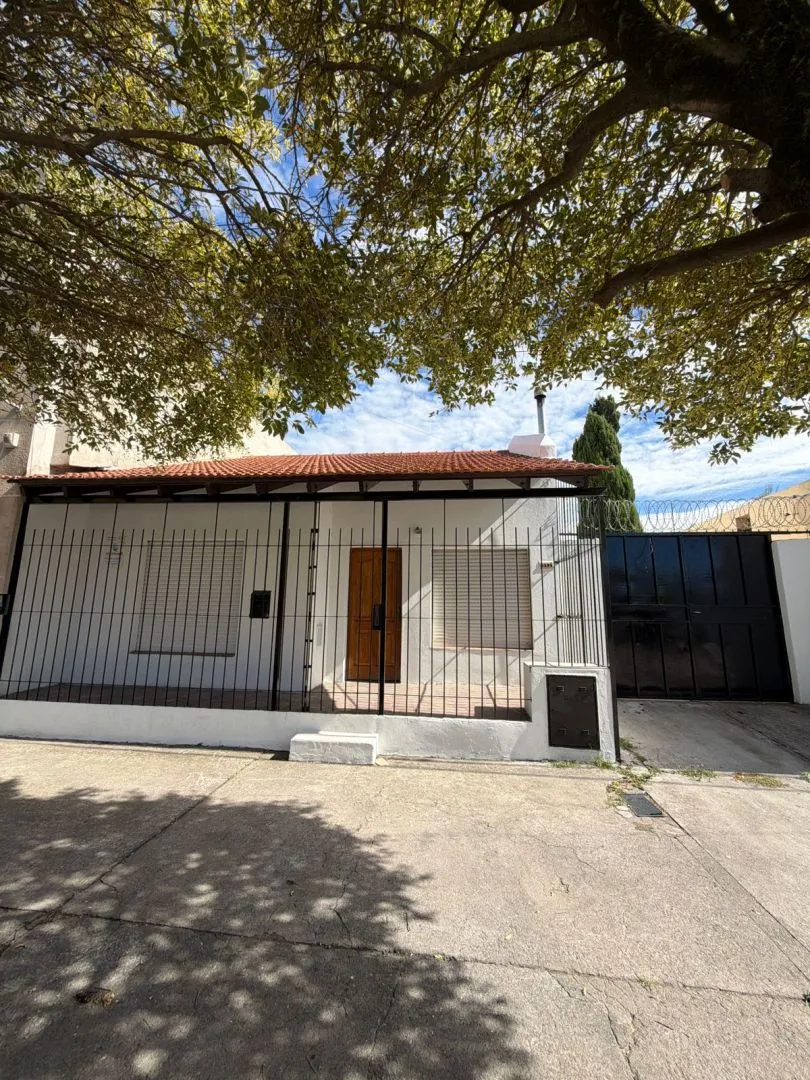 Casa en Avenida alberdi 3100