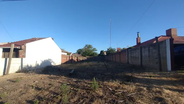Lote en 38 entre 21 y 23