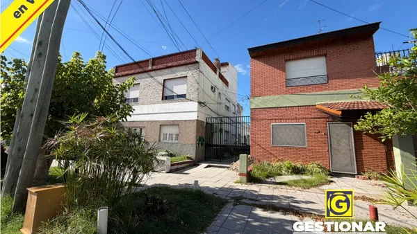 Casa en Gral Ignacio Cor 1800