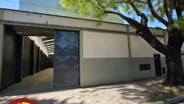 Galpon en PRIMERA JUNTA 2600