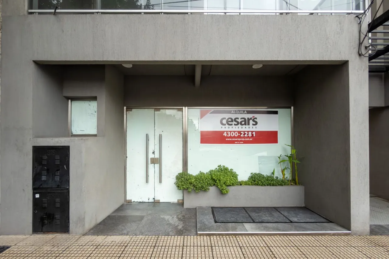 Local Comercial en AV MONTES DE OCA 1000