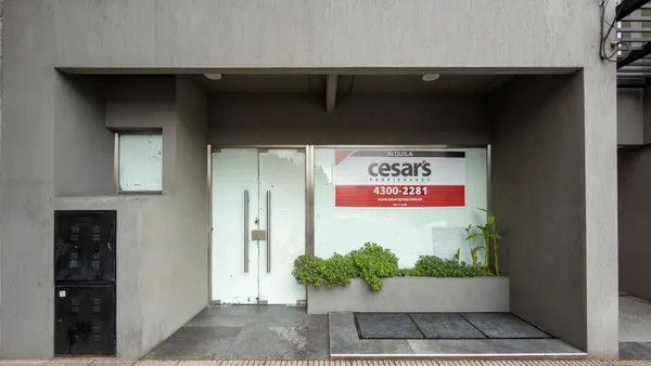 Local Comercial en AV MONTES DE OCA 1000