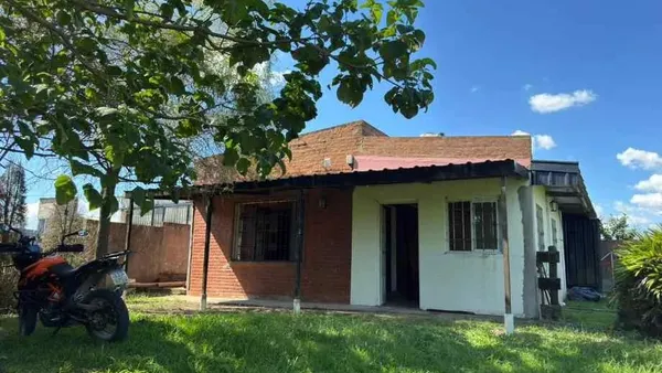 Casa en Combatientes de 900