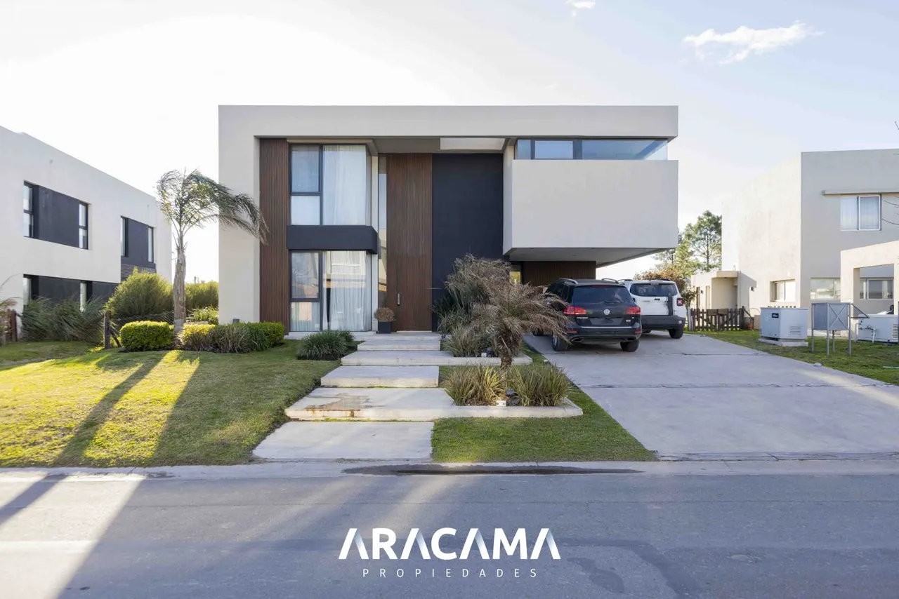 Casa en Barrio Privado T