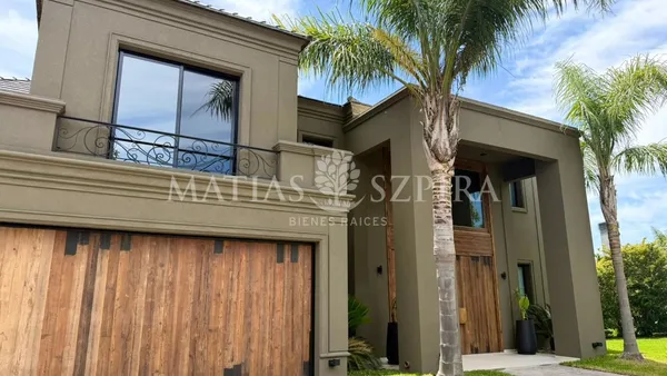 Casa en ACCESO OESTE KM