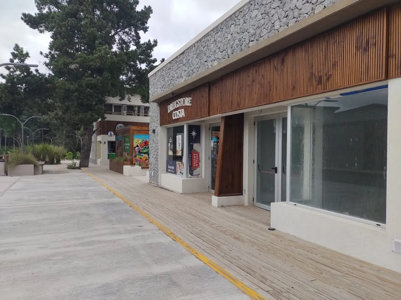 Local Comercial en Locales Comercia 13 00