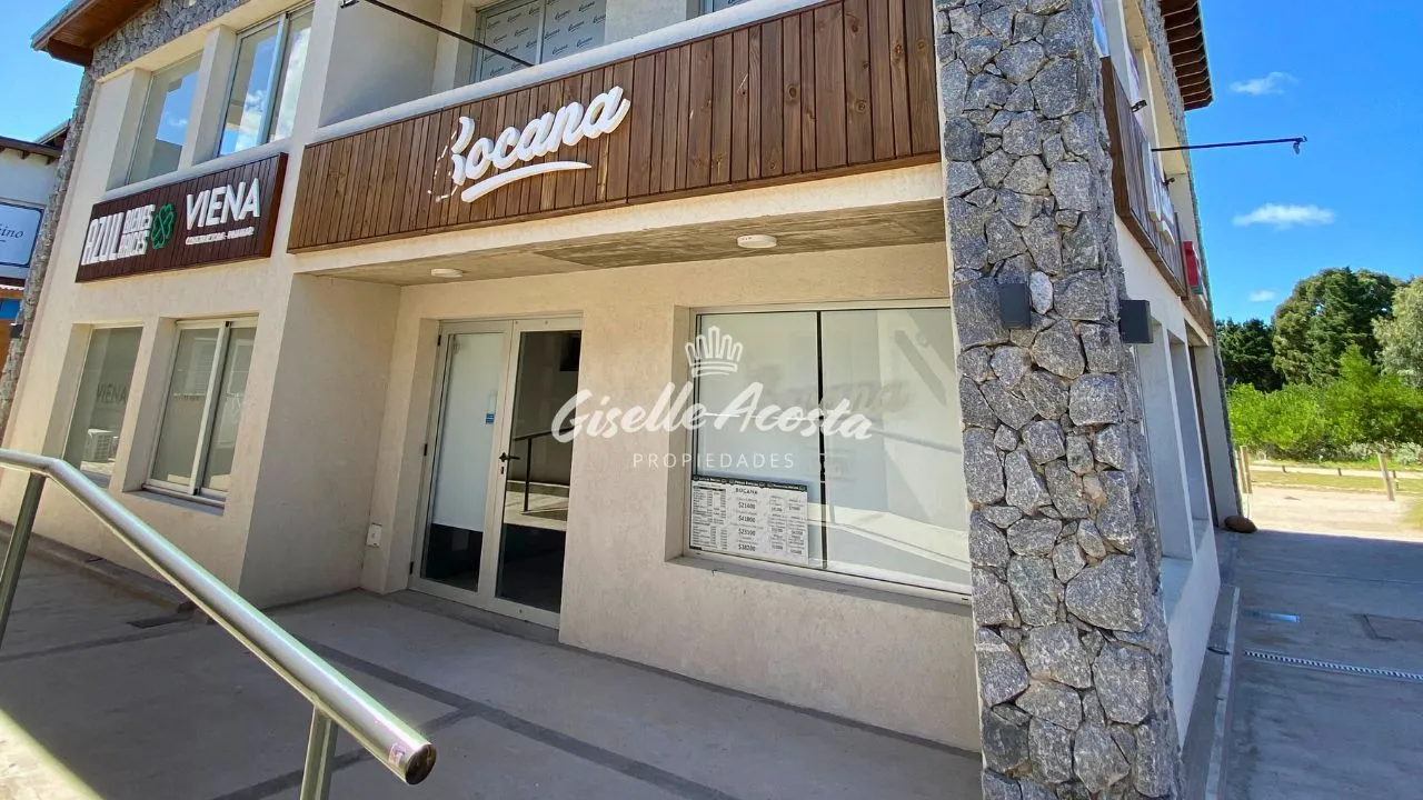 Local Comercial en Paseo Comercial 100