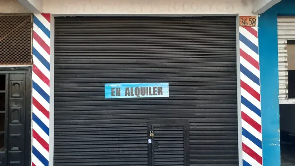 Local Comercial en AV JUAN DOMINGO 3600