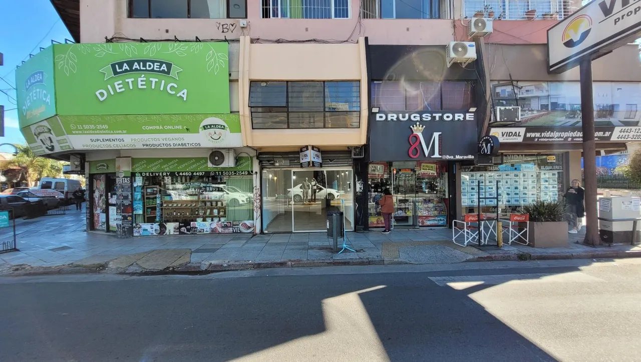 Local Comercial en Av. Rivadavia 16100