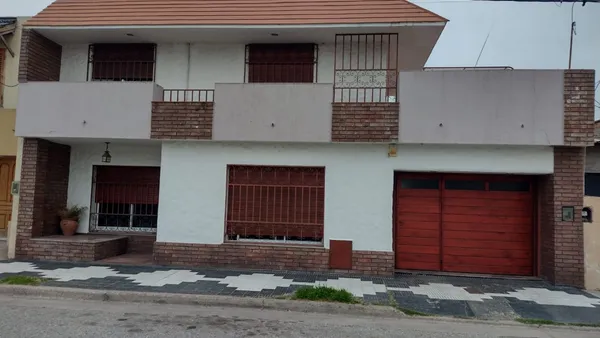 Casa en AV HIPOLITO IRIG 200