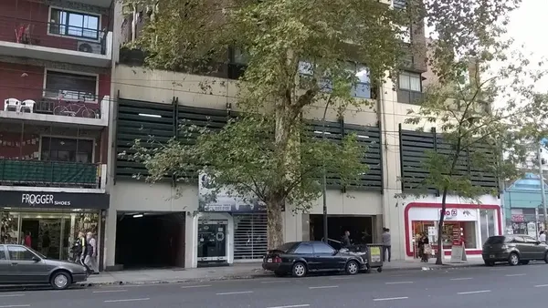 Cochera en Av Corrientes 3800