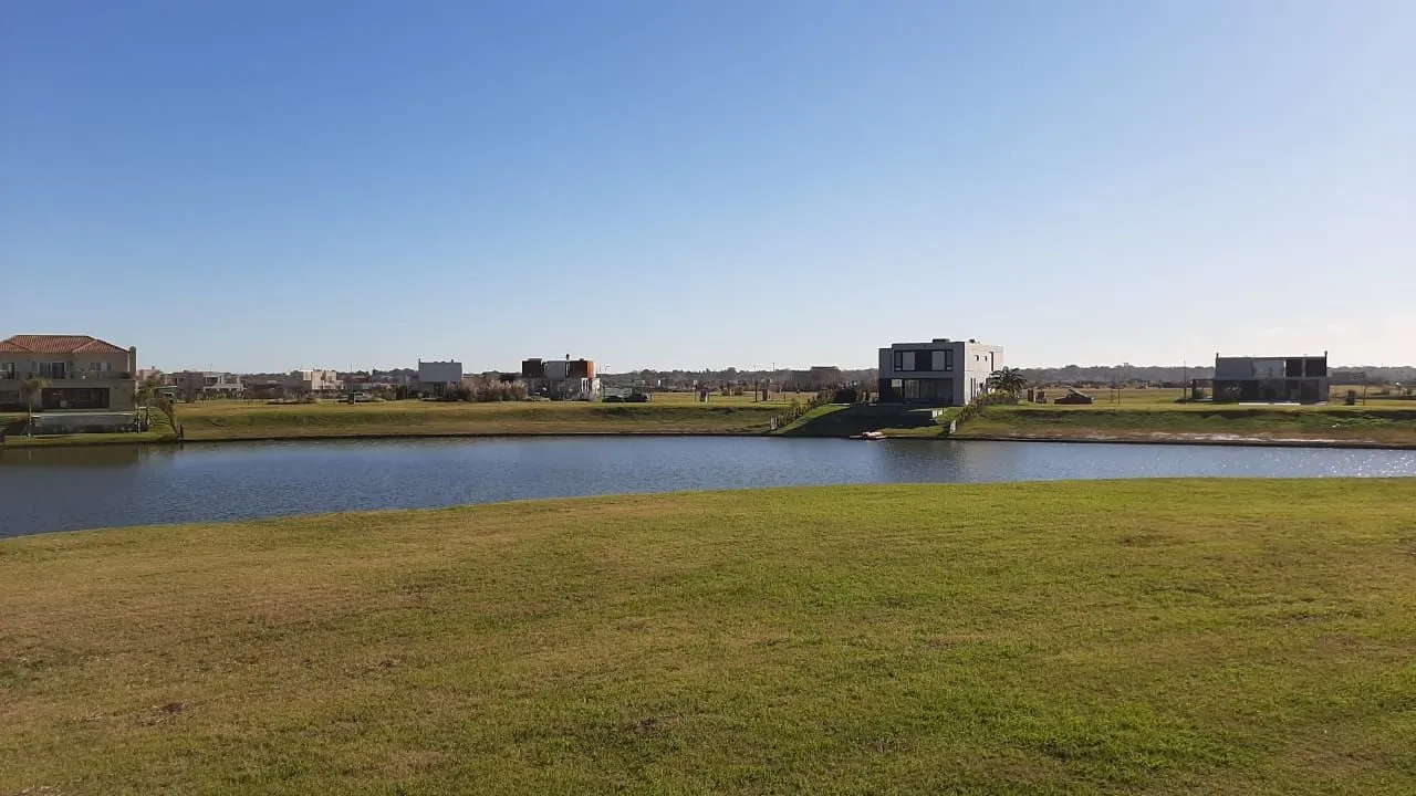 Lote en AV, DE LOS LAGOS