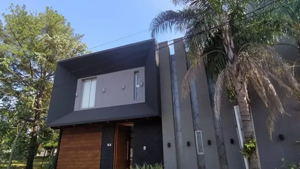 Casa en 134A ( barrio 100