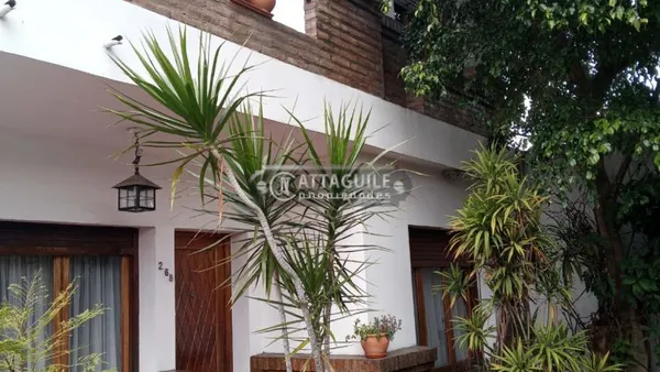 Casa en LEVENE 200
