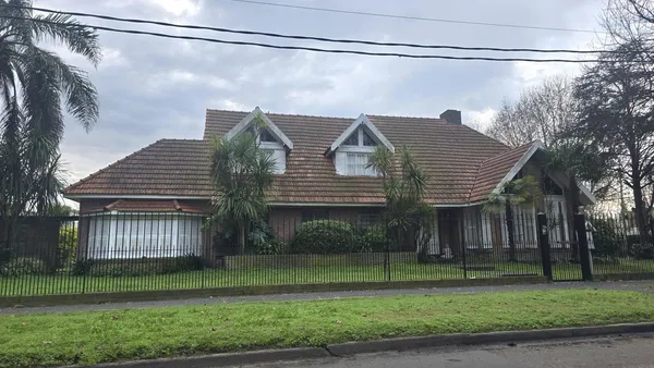 Casa en Sarmiento 200