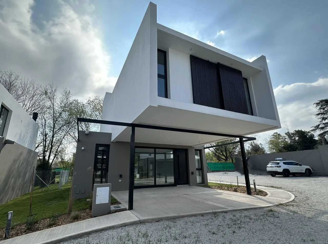 Casa en Raúl Rina 8400