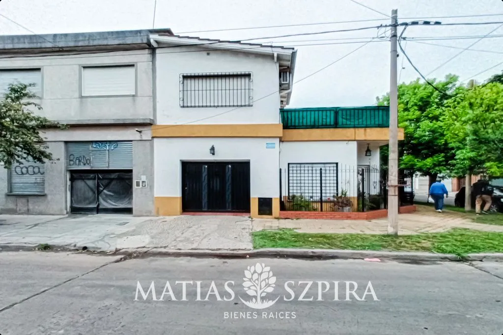 Casa en ESTOMBA 1600