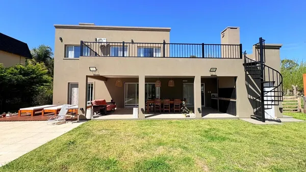 Casa en Intendente Ferre 1500