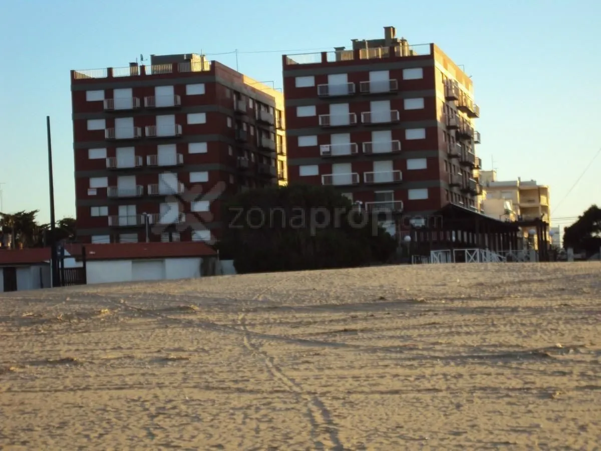 Departamento en Av. Costanera 25