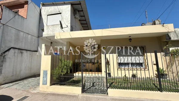 Casa en Julian M Castro 1000
