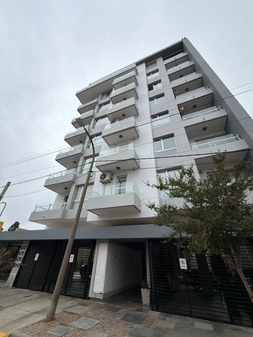 Departamento en H Yrigoyen 2500