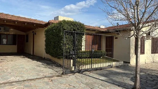 Casa en DEL VALLE 100