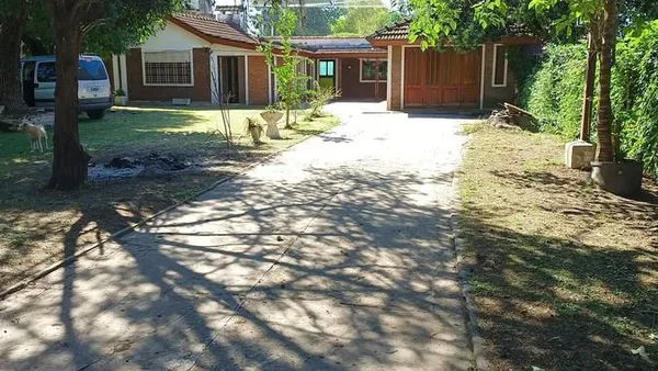Casa en Santos Vega 2200