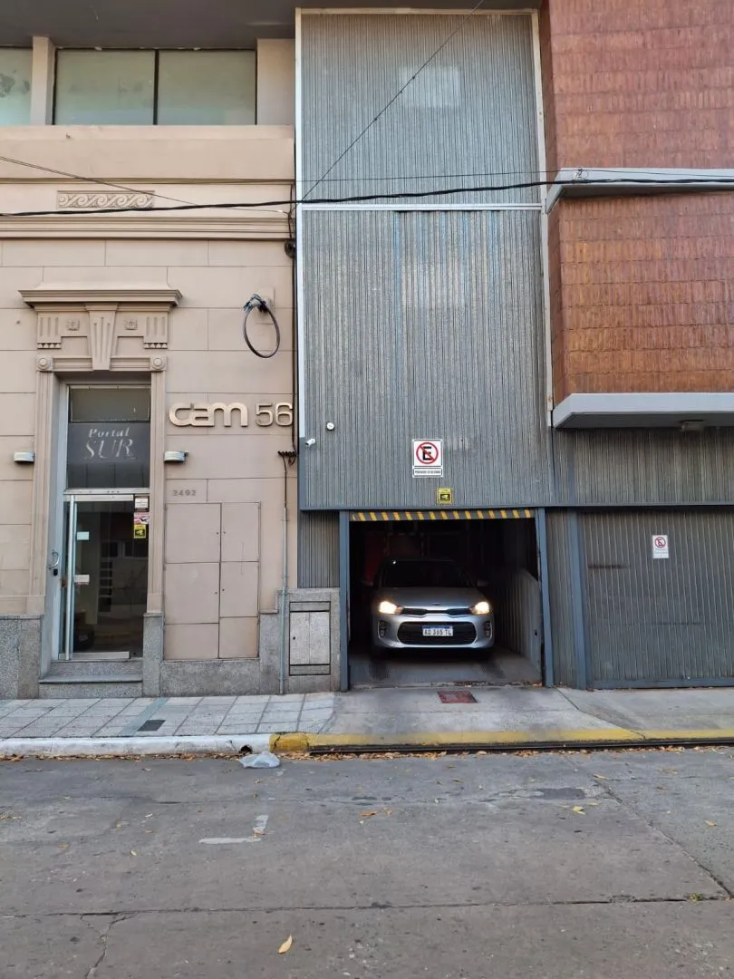 Cochera en Corrientes 2400