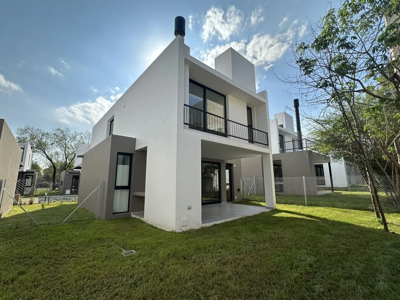 Casa en Raúl Rina 8400